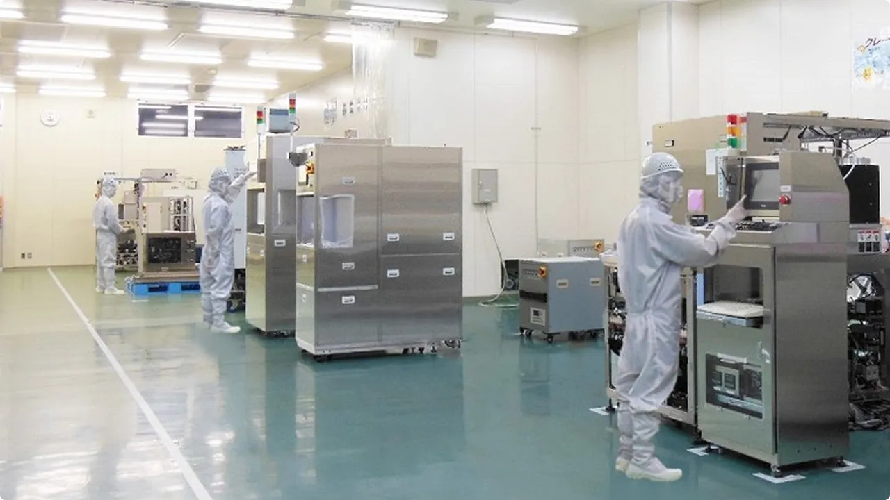 クリーンルームでの量産の様子